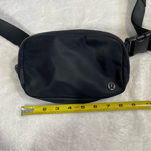 Lululemon OG Black Belt Bag - Picture 9 of 10